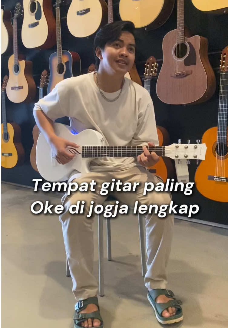 Bingung mau nyari toko gitar lengkap di jogja dmna cuma disini “Kurnia musik jogja” #fypシ゚ #tokogitar #jogja24jam #lengkap #enyamusic 