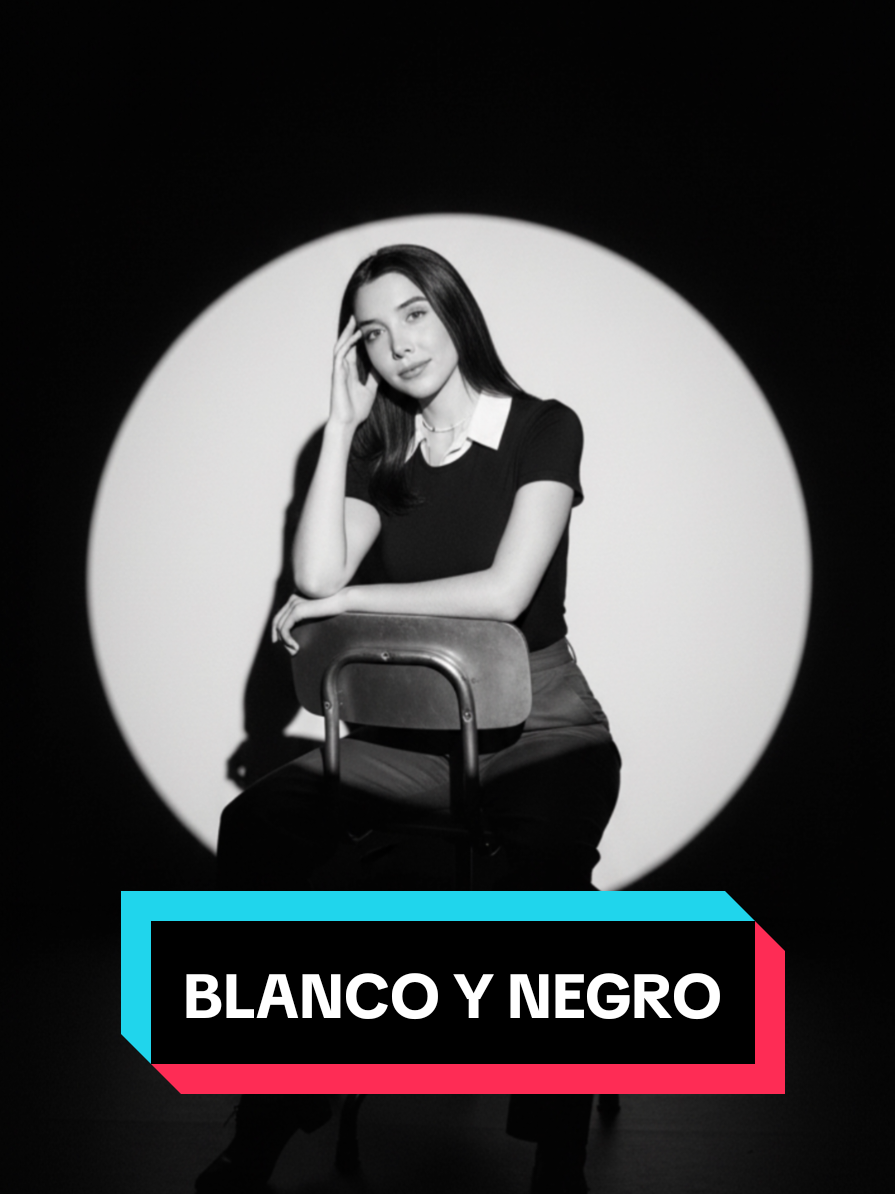Fotografía elegante y profesional con Gemini 📸✨  
 Te muestro cómo hacer una **foto elegante y profesional** con **Gemini** usando el modelo **NanoBanana**. Inteligencia artificial que genera resultados increíbles en segundos. 🤖⚡  
 #gemini #nanobanana #foto #profesional #elmariana 
