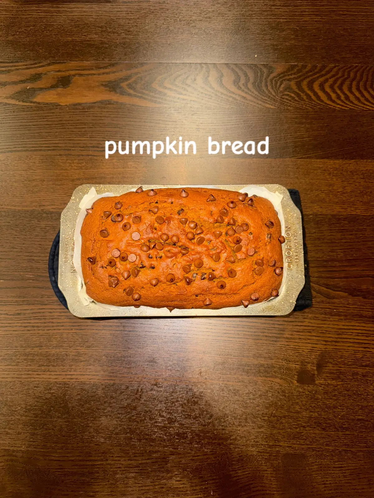 #fyp #foryou #baketok #pumpkinbreadrecipe #pumpkinbread #fallbaking #FoodTok #desserts #pumpkinseason #fallbaking #ilovefall #baking #Recipe #chocolatechip #fallseason 