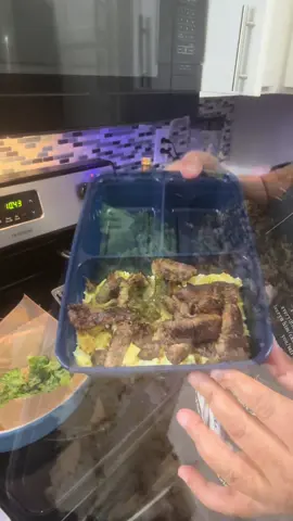 Breakfast Meal: Steak & Eggs Lunch: Ground Turkey / Spinach over broccoli and rice  #EasyRecipe #beginnermealprep #steakandeggs #groundturkeyrecipe  