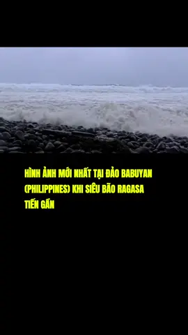 PHILIPPINES NGAY LÚC NÀY TRƯỚC KHI SIÊU BÃO RAGASA ĐỔ BỔ Lúc 7 giờ ngày 22/9, vị trí tâm siêu bão RAGASA ở vào khoảng 19,3 độ Vĩ Bắc; 123,1 độ Kinh Đông, cách đảo Lu-Dông (Philippines) khoảng 160km về phía Đông Bắc. Sức gió mạnh nhất vùng gần tâm bão mạnh cấp 17 (202-221km/giờ), giật trên cấp 17. Chính quyền Philippines và Đài Loan (Trung Quốc) đã ban hành lệnh sơ tán người dân khỏi vùng nguy hiểm trước nguy cơ lũ lụt và lở đất do ảnh hưởng của bão Ragasa. #kientiger #viral #mưagióbãobùng #bão #ragasa 