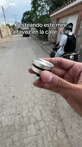 Yo creo que si le queda bien 🙂‍↕️ Puedes obtener el tuyo en la Bio 🔊 #portablespeaker #bluetoothspeaker #jbl #tiktokmademebuyit #viral 