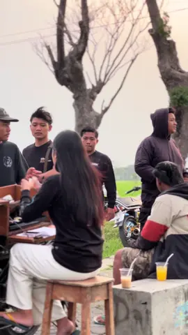 Ekspresni mbak e lucu cah😭