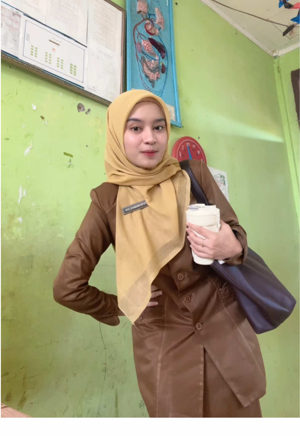 Fitcheckk hari Senin👩‍🏫