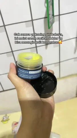 Moist cream buat yg kulitnya sering kemerahan dan kering🥰✨ #moisturizer #sensitiveskin #skincaretip 