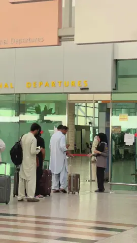 Hay hay musafer 🤲🏻🥺 #islamabad #islamabadairport #airport #viralvideo #musafar 