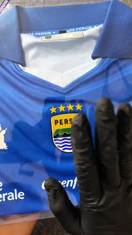 Serius belum punya Jersey Persib Musim 2025/2026? Wah patut dipertanyakan nih sebagai Bobotoh sejati 😤 Gas buruan beli sekarang, ada diskon lho! 😁