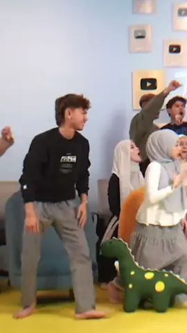 semua tiru daus pulak ni.. hahahaha #aiteam #talent #foryoupage #fyp @Daus Batjo @Lokman Musa @Irfan Danial @faekahar @Malkodok 🐸 @aisyah🦢 @c.hzrina @ᴋᴇᴋᴀɴᴅᴀ 🐊 @Sofie 𐙚 @MAD_KHAN 