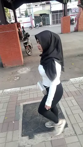 selamat menjalani aktivitas di hari senin ini ya para arjuna🤭🤭 #jalanjalan #mojokerto #gemoy #fyp 