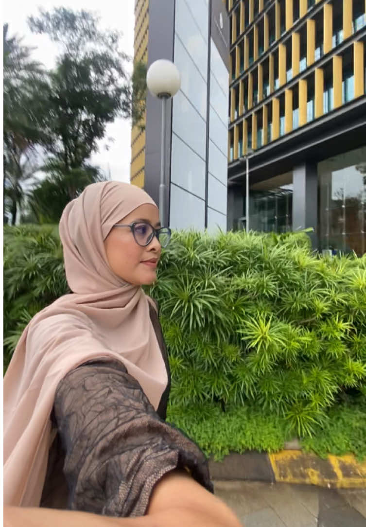 🎉 GUYSS!!! FIFGROUP lagi ngadain challenge gokil: #MisiHurufFIFGROUP 🚀✨ Upload video sekreatif mungkin & siap-siap bawa pulang motor Honda impianmu di IMOS 28 Sept nanti! 💙 👉 Cara ikut challenge-nya gampang banget: 1️⃣ Cari huruf F–I–F–G–R–O–U–P di lokasi offline (MRT, cabang FIFGROUP, videotron, sampai poster di lift mall & apartemen). 2️⃣ Scan QR code untuk dapetin clue selanjutnya. 3️⃣ Rekam perjalananmu + lokasi barcode, kamu harus ada di videonya ya! 4️⃣ Upload ke TikTok/Instagram Reels setelah semua huruf lengkap. 5️⃣ Pakai hashtag #TemanMeraihImpian & #MisiHurufFIFGROUP + tag @FIFGROUP OFFICIAL  6️⃣ Submit link videomu di 🌐 www.misihuruf.com 🎁 Hadiah: Honda PCX, Honda Vario, Honda Scoopy (pajak ditanggung pemenang). 📅 Deadline submit: 26 Sept 2025. 📍 Pengumuman pemenang: 28 Sept 2025 di IMOS ICE BSD – semua peserta dapet tiket gratis masuk IMOS! 🎟 🔥 Gaskeun sekarang, ceritain perjalanan pencarian hurufmu sekreatif mungkin. Siapa tau motor Honda impianmu kebawa pulang! 💙 #MisiHurufFIFGROUP #TemanMeraihImpian 