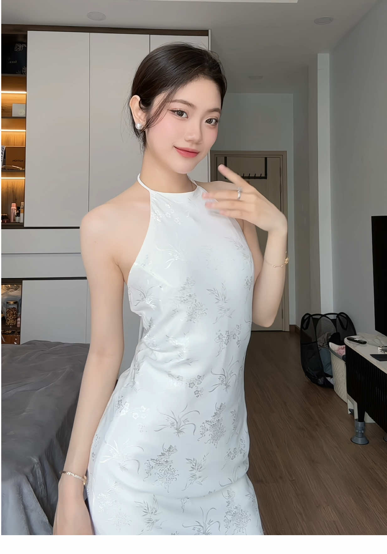 Tui lên thêm màu cho mấy bà mặc đến #Tết luôn nha #damcoyem #damlua #dammaxi #damdutiec 