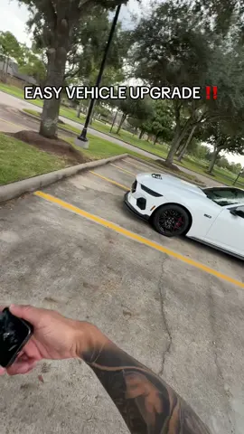 you can even watch live sports #carplay #autosky 