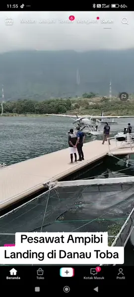 Pertama sekali pesawat landing di danau toba #fyp #viral #pesawat 