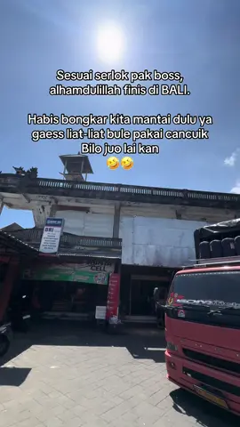 Biarkan yang iri tambah panas, Kita hanya perlu gaya bebas. Mancari pitih sambia jalan jalan judul nyo ko.