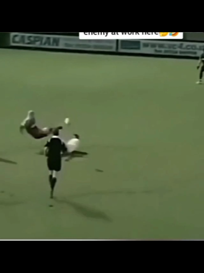 The funniest moments in football history 🤣🤣🤣 #fyp #football #funny 