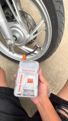 Bơm lốp điện cầm tay cho ô tô xe máy quá tiện lợi