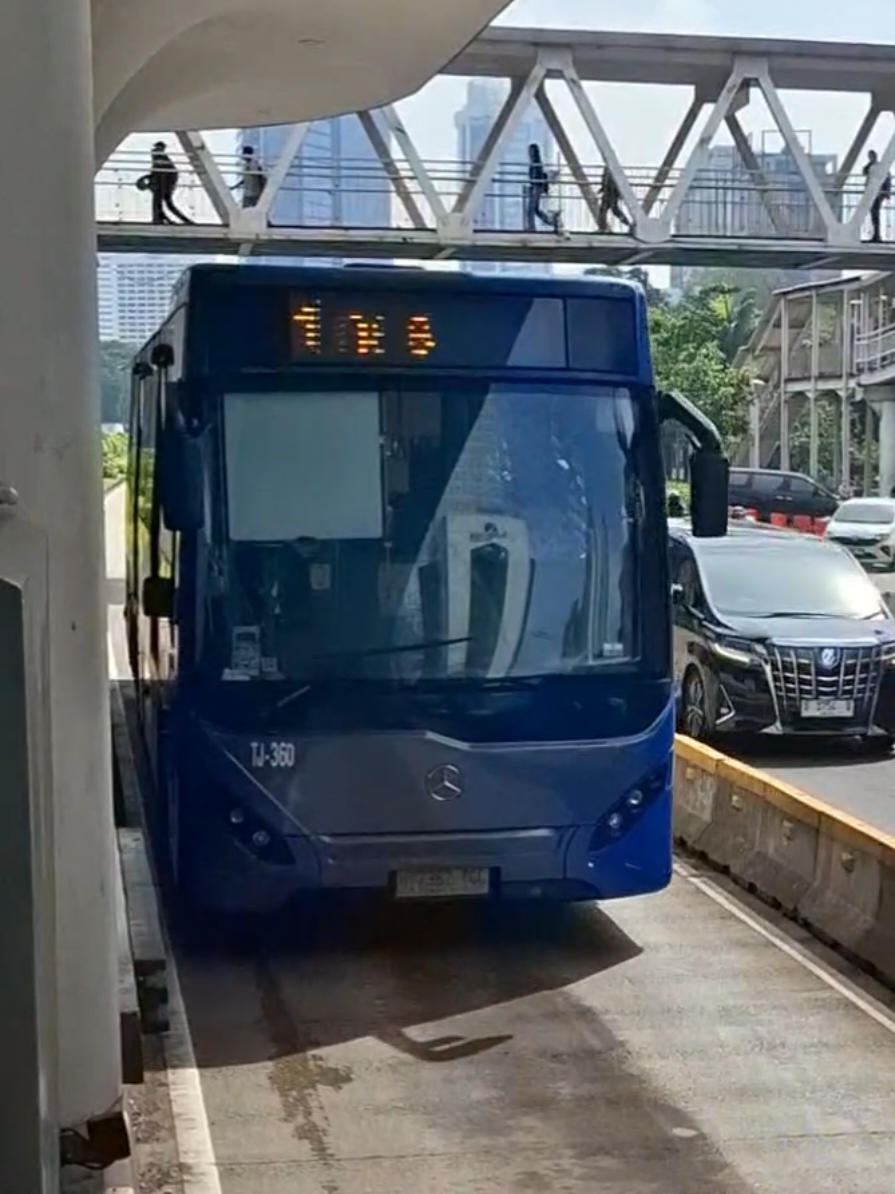 Trans Jakarta TJ-360 Mercedes Benz OC500RF 2542 Maxi Karoseri Nusantara Gemilang  @Transjakarta  #transjakarta #transjakartabusway #busway #fyp #viral 