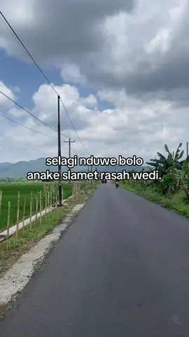 Tag koncomu sing bapake slamet bolo 😬