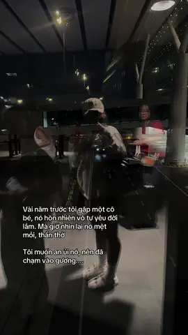 Sau cuối ngày về ôm lấy mình trong gương, đó là người gần nhất ta trông thấy mà không thương