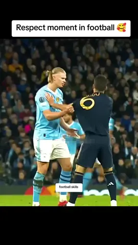 respect moment in football 🥰  #كرة_القدم_عشق_لا_ينتهي👑💙  #football #footballedit #footballskills #footbal@Football ltiktok 