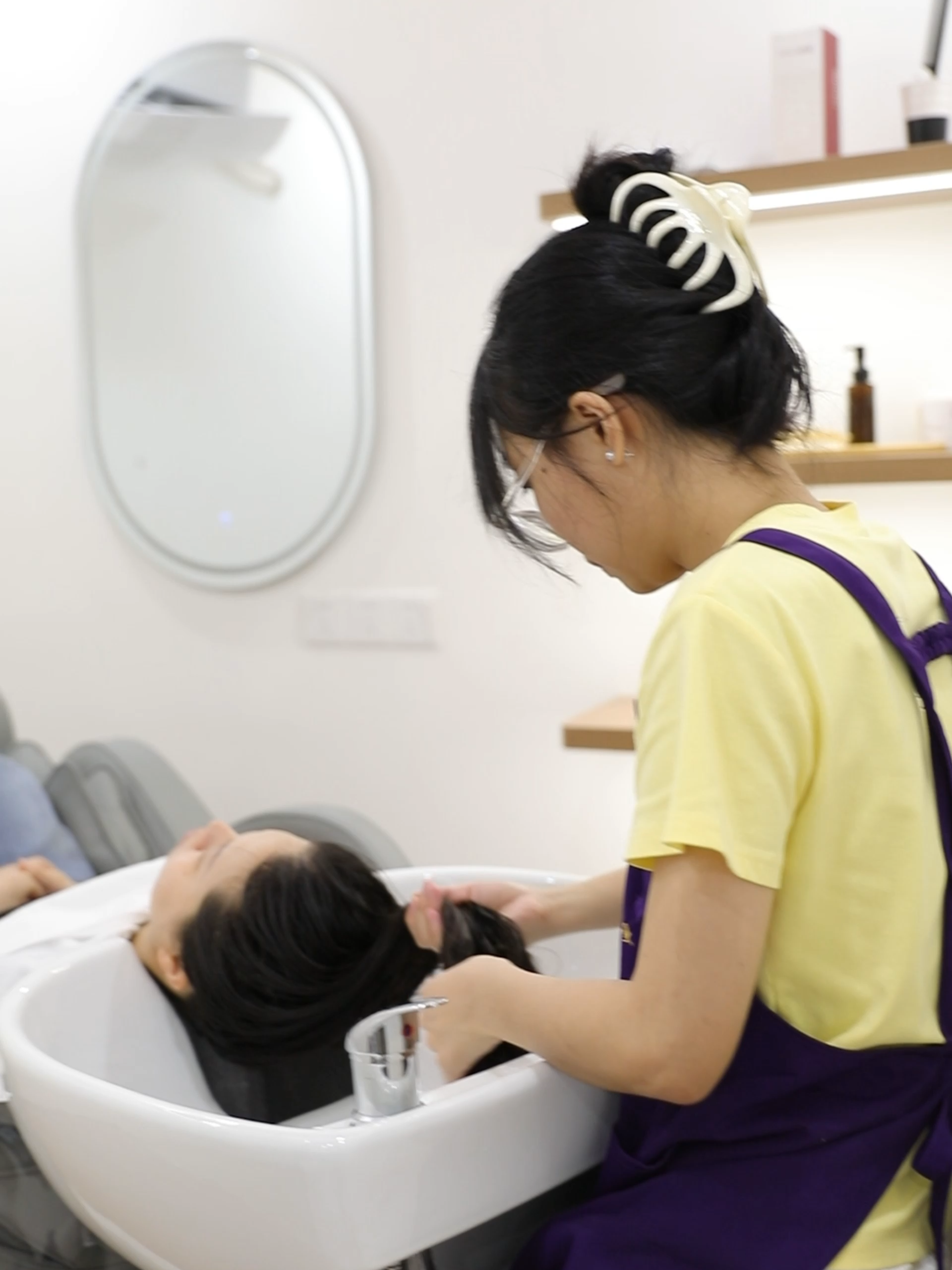 Are you still troubled by gray hair and hair loss? Our anti - hair - loss shampoos and essences will solve these problems for you.#SIPIMO #hair #haircare #dandruff #preventhairloss #hairstyle #protect #life #beauty #girls #greyhair #anti hair loss shamp#scalp