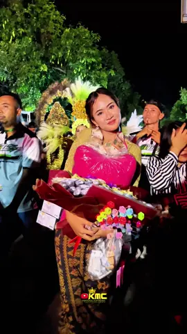 Lak ngguemesno 🤗 @chesadwiaprillia. #KARNAFALKENDURUAN2025 #chesadwiaprilia #kmcproduction 