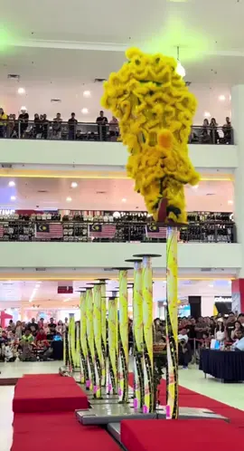 🇲🇾 2025 马六甲古城狮艺嘉年华-第一届“古城杯”高桩狮王争霸赛 🇲🇾 Karnival Seni Tarian Singa Bandaraya Bersejarah- Kejohanan Tarian Singa Tiang Tinggi 2025 🏆🥇🥇🥇Johor Champion 🇲🇾 柔佛沙威文青龙狮团 🇲🇾 Pertubuhan Tarian Naga dan Singa Wen Ching Kelapa Sawit Johor Score: 9.47 #malaysia #liondance #barongsai #mualan #tariansinga 