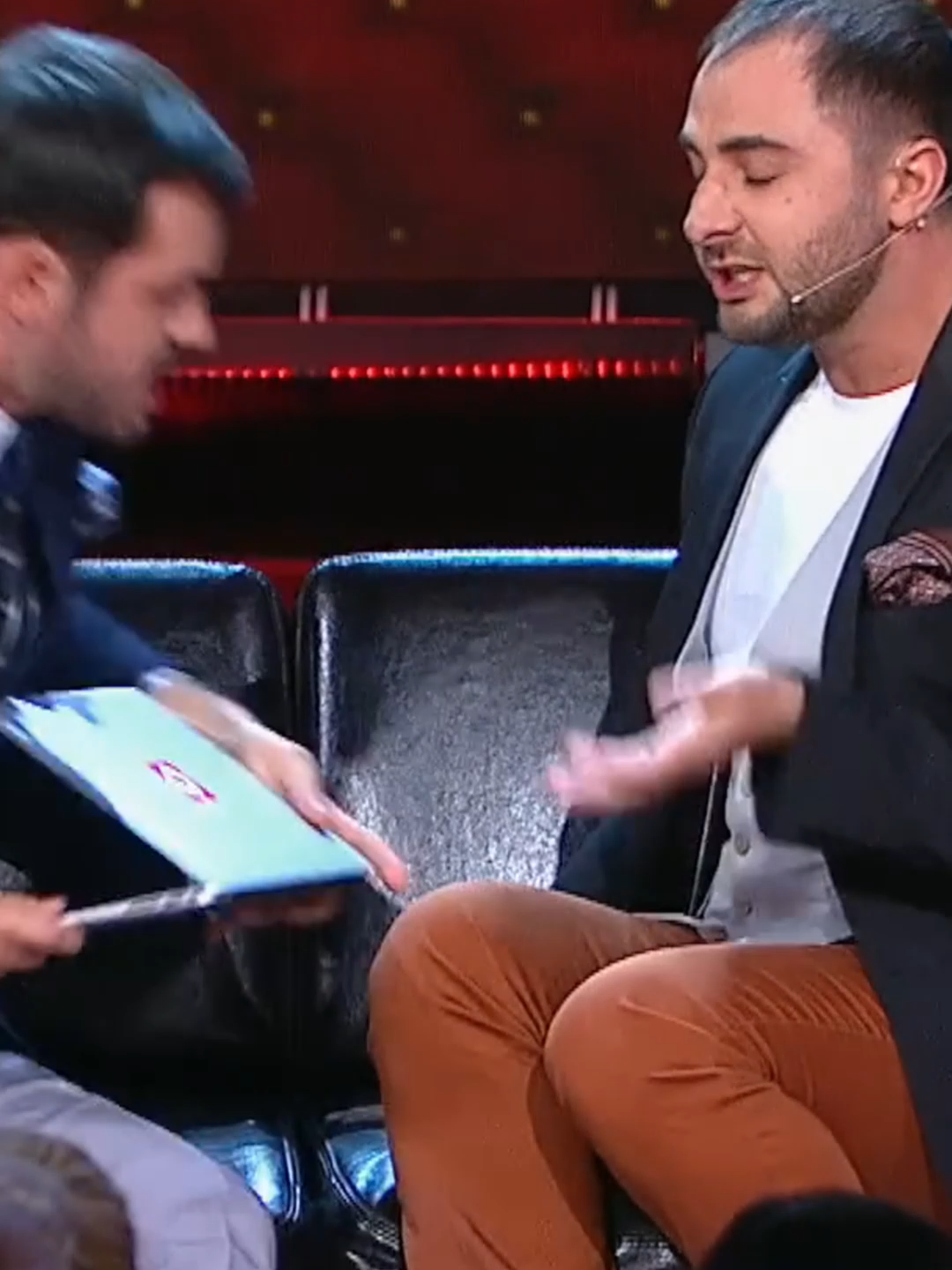 3(часть) 😂 Максу повезло с Кристиной #демискарибидис #камеди #камедиклабтикток #угар #лучшее #камедизвезды #тнт #звездытнт #камедизвезды #камеди_клаб1 #рекомендации #рек #врек #пуститеврек #пуститеврекомендации