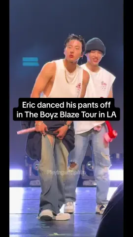 You can hear Sunwoo slapping Eric’s thigh LOL 🤣 #theboyz #ericsohn #tbz #더보이즈 #에릭 @THE BOYZ 