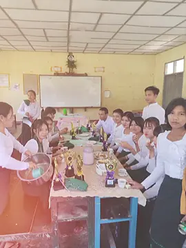 #သူငယ်ချင်းတွေနဲ့ အရင်အချိန်လေးတွေ ပြန်လွမ်းမိပါတယ်🥺 #၂နှစ်ကျော်လောက်ကအမှတ်တရပုံလေးတွေ😊#fypပေါ်ရောက်ချင်မိ😾🖤