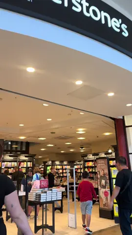 🤷🏼‍♀️                                                                  #bookstore #fyp #bookstagram 