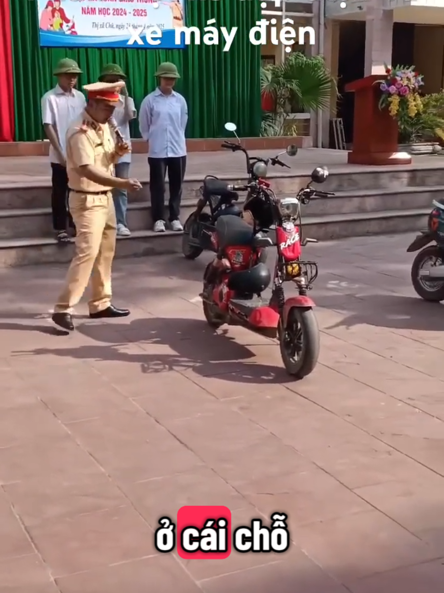 giao thông#giaothong #xedapdien #xemaydien 