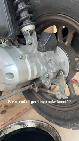 ganti oli gardan matic honda pake kunci T 12 ato Ring 12 ✅✅ #publik #mekaniktiktok  #vario