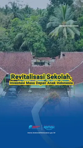 #SobatBelajar, lebih dari 15 ribu sekolah di seluruh Indonesia telah mendapatkan bantuan revitalisasi satuan pendidikan. Dengan anggaran sebesar 16,9 triliun rupiah, pemerintah berupaya memperbaiki dan memperkuat fasilitas di berbagai jenjang. Harapannya, dampak akan langsung terasa, sehingga murid jadi lebih aman dan nyaman saat belajar.  Yuk, simak selengkapnya dari video! #RevitalisasiSatuanPendidikan #PendidikanBermutuuntukSemua #KemendikdasmenRAMAH