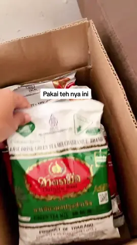 Banyak banget yang nanya pakai teh apa, merk apa 😁 ini aku spill teh nya yaaa 🥰 #chatramue #tehthailand #thaitea #greentea 