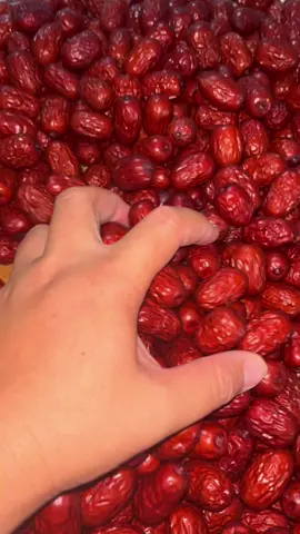 Táo đỏ ăn ngon lắm mấy chị ơi #xuhuong #thinhhanh #utnhieu1993 #taodotancuong #taodonhuockhuong 