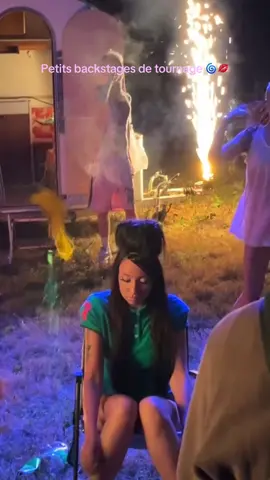 Vous avez vu le clip de « JE SAIS PLUS QUOI DIRE » ? 🖤 #altgirl #indiepop #altpop #emo #backstage 