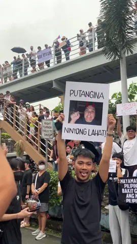 Serving you sa EDSA w/ my placard #TrillionPesoMarch 