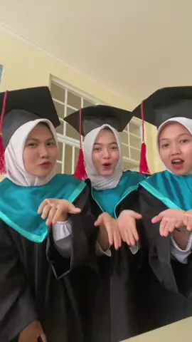 yeay po 4 tahun, tinggal menunggu wisuda kedua..🥳 #wisuda #toga #poltekkeskemenkes #poltekkeskemenkesbanten 