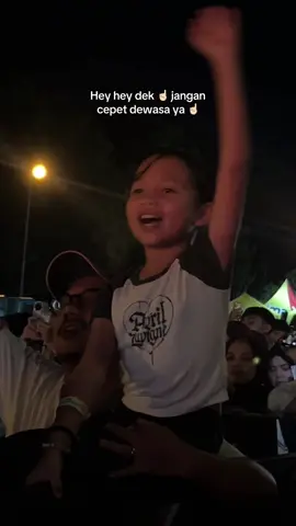 Dek, udah sekecil ini ajaaa jangan cepet cepet dewasa 🤏🏻 #MusikDiTikTok #SoundsofSEA #tiktoktainment #RisingOnTikTok #LombaSihir 