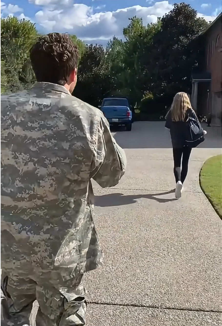 Surprising my girlfriend after being away for 5 months toolong! #Army #military #marines #airforce #navy