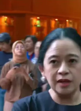 Ketua DPR RI Puan Maharani menerima perwakilan massa buruh yang menggelar aksi demonstrasi di depan Gedung DPR, Senin (22/9/2025). Puan menegaskan pihaknya terbuka untuk menerima aspirasi dan masukan dari serikat pekerja terkait pembahasan RUU Ketenagakerjaan. #tenagakerja  #dpr  #puanmaharani 