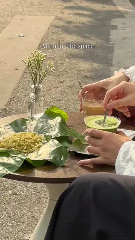 Còn gì tuyệt hơn khi nhâm nhi ly đồ uống yêu thích, kèm chiếc bánh thơm lừng trong ngày thu nắng vàng Hà Nội. 🍃✨☕️  #coffeehanoi#dotcoffeehanoi#cozyvibes#matchalatte#cafe