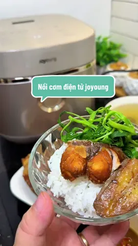 Trước vẫn nghĩ, nồi cơm nào chả giống nhau, chín cơm là được. Giờ mình nghĩ khác rùi. Cơm dẻo , thơm ngọt thì ăn cơm trắng cũng thấy ngon ! #mesausoc #joyoungvietnam #enjoybeinghealthy #0coatingwithjoyoung #noicomchongdinh 