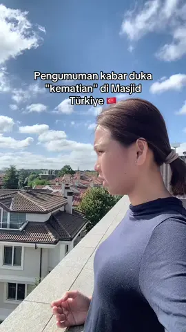 Ini pengumuman kematian salah 1 umat muslim di Turkiye, Inalillahi wainna ilaihi roji'un... Merdu banget suara ngajinya, ini yg bikin aku selalu kangen Istanbul, tilawah ngaji dan nada adzan pake nafas panjangzzz bikin sejuk Qolbu... #turkiyelife🇹🇷 