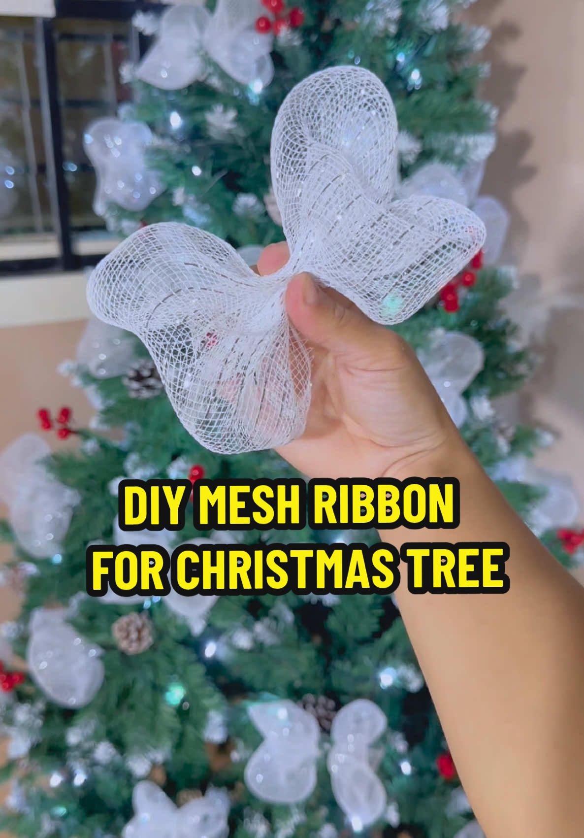 Mas bet ko yung ganito kesa ipinupulupot sa Christmas tree. #diyribbonmesh #diyribbon #christmastreedecor #christmastreeornaments #meshribbonchristmastree 