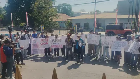 Seruan Aksi Saksiminor, Solidaritas Anti Kekerasan Dan  Diskriminasi Terhadap Kelompok Minoritas Dan Rentan di Kupang, Thema : Hukum Maksimal Eks Kapolres Ngada Fajar Lukman, Pelaku Kejahatan Seksual Terhadap Tiga Anak Di Kota Kupang. #nttbacarita #ntt_bacarita #viral #ntt #jangkauanluas 