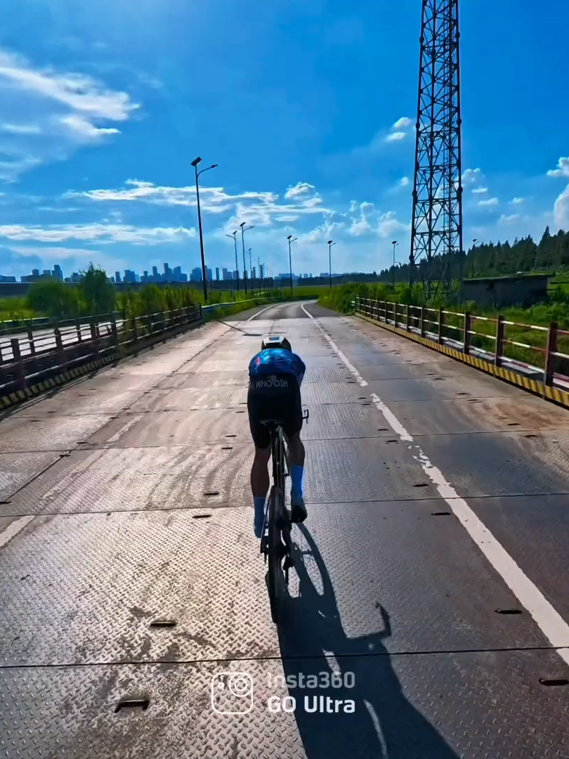 Trời ơi cái cung đường trông nó đãaaa quá các bác #roadbike #bicycles #aurigarx #javaaurigar5 #javafuocotop #javafuoco2025 #javaauriga #xedap #javabike #sport #fyp #javaidra