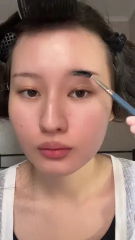 Использованные продукты: – Sen Sulu – Influence консилер – Cali Girl палетка #sensulu #caligirl #туториал #брови 