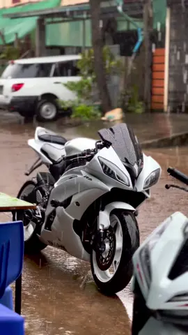 မိုးရေချိုး 🤍🌧️ #r6 #fypシ゚ #biker #foryoupage #fyp 